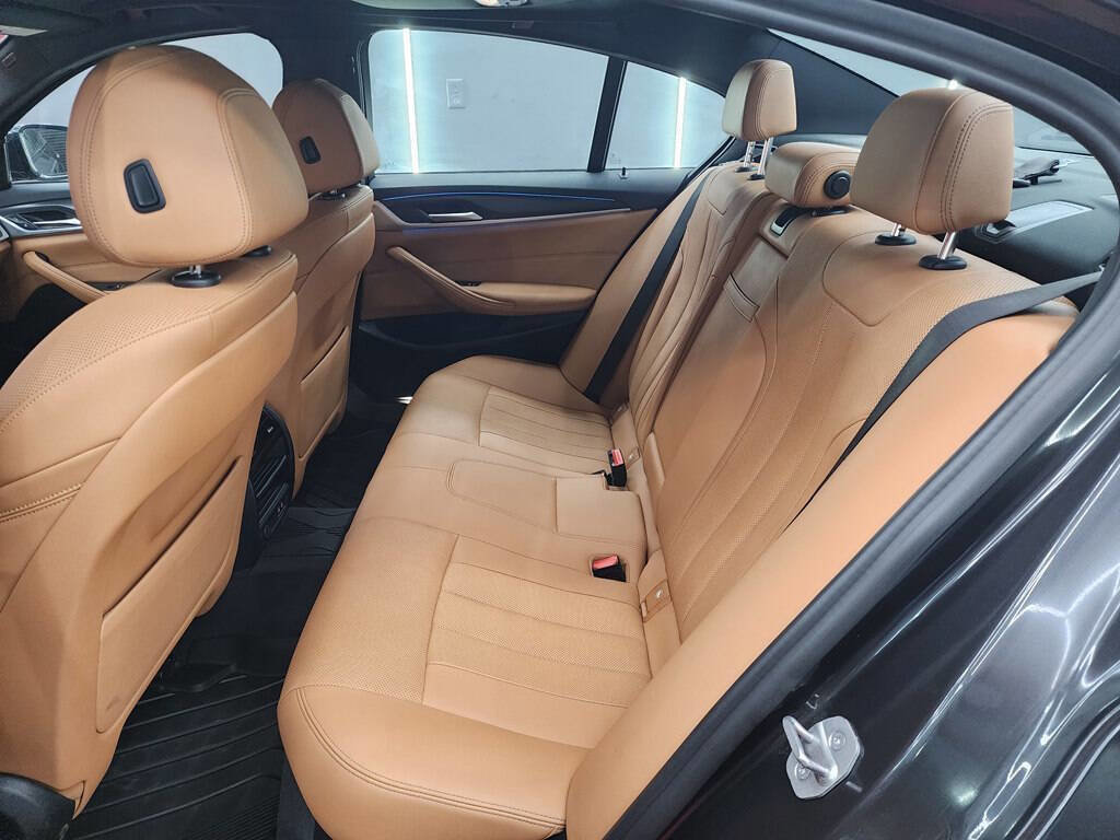 Used 2023 BMW 530e w/ M Sport Package image 11