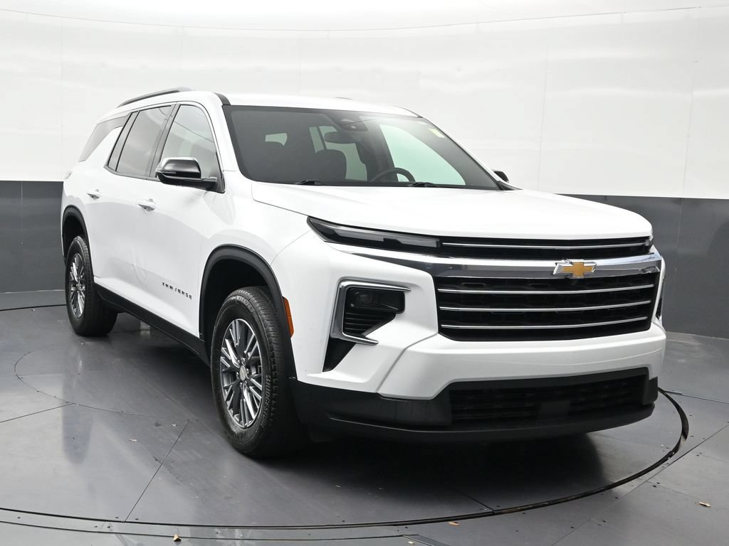 Used 2025 Chevrolet Traverse LT FWD image 8