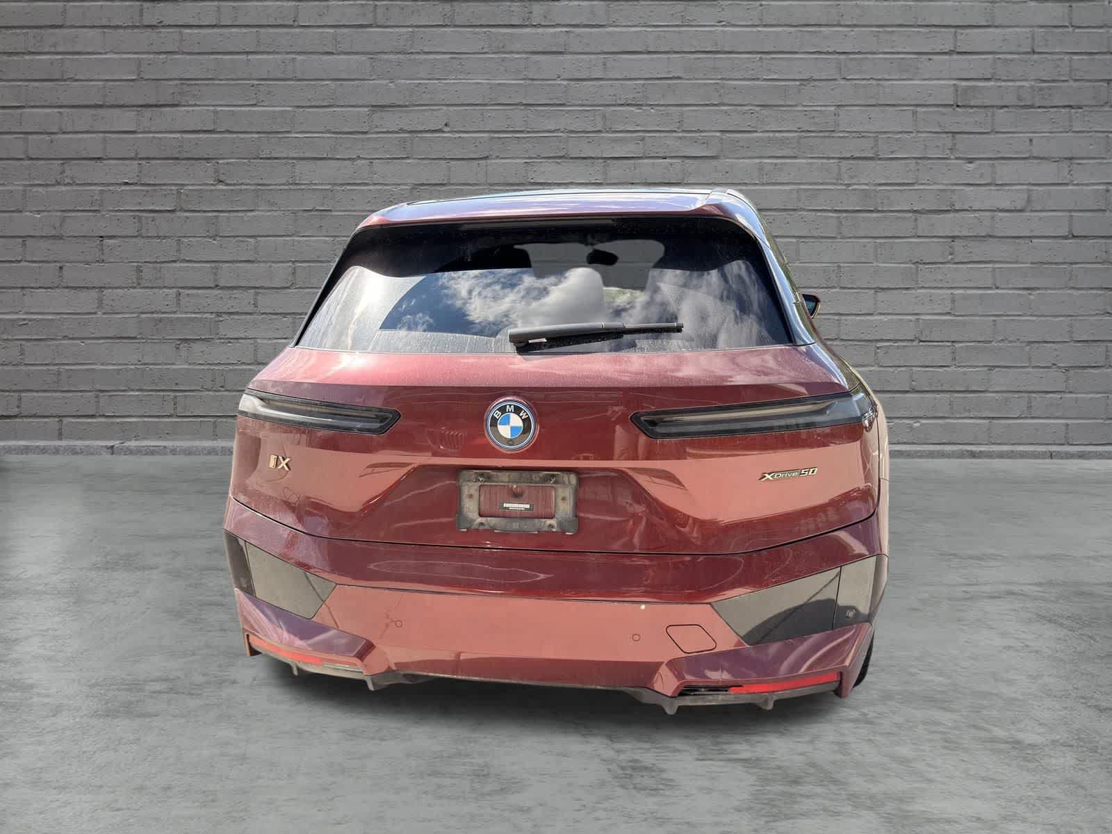 Used 2022 BMW iX xDrive50 w/ Premium Package AWD/4WD image 7