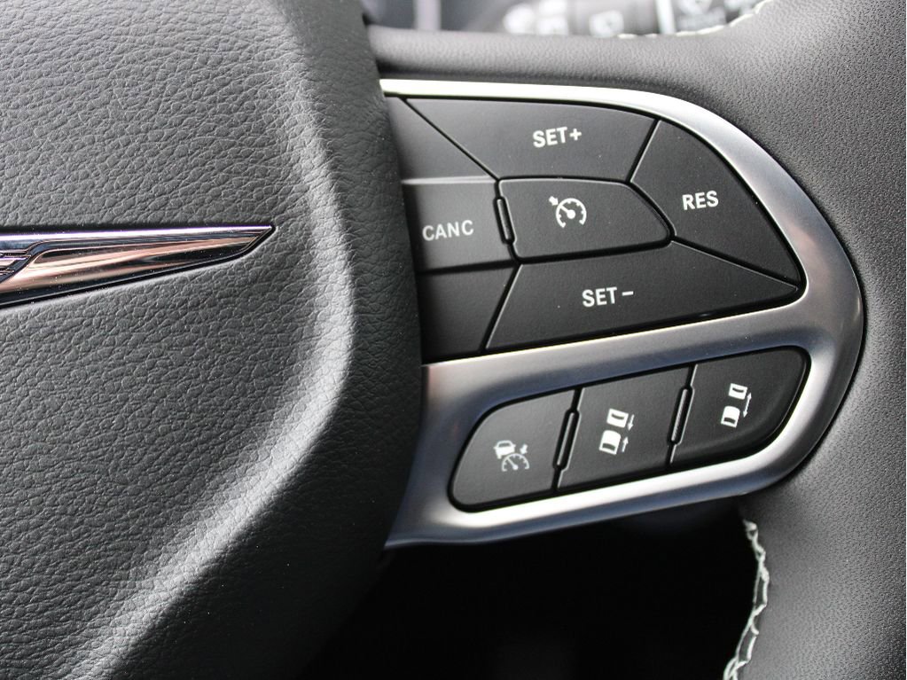 New 2026 Chrysler Pacifica Select image 15