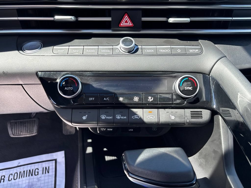 Certified 2025 Hyundai Elantra SEL FWD image 18
