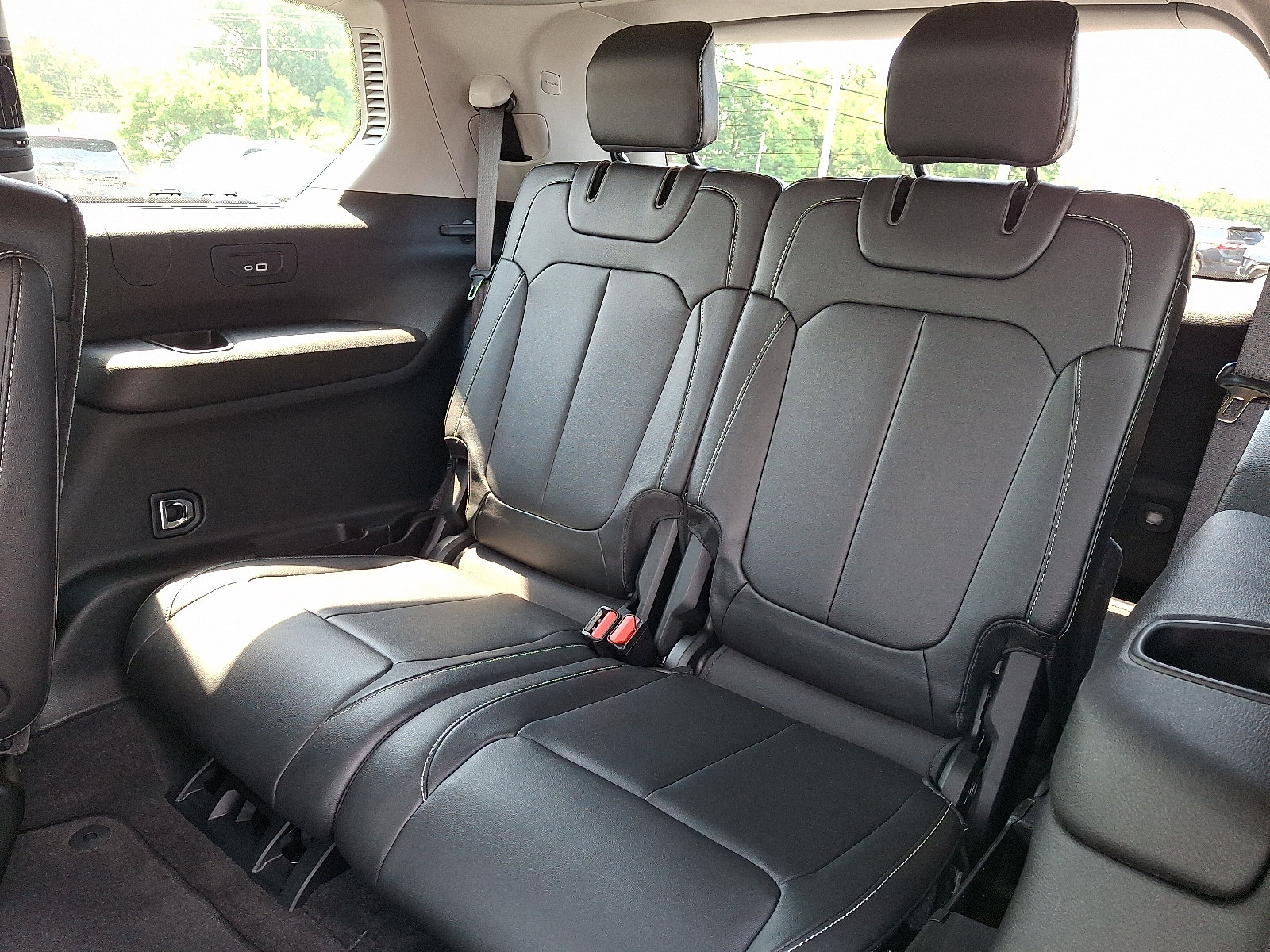 Used 2022 Jeep Grand Cherokee L Limited AWD/4WD image 12