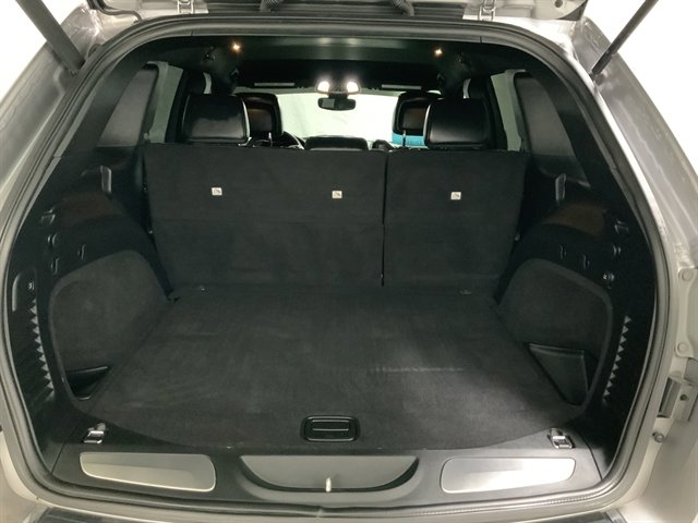Used 2018 Jeep Grand Cherokee Limited AWD/4WD image 7