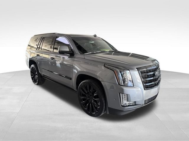 Used 2018 Cadillac Escalade Premium Luxury AWD/4WD image 3
