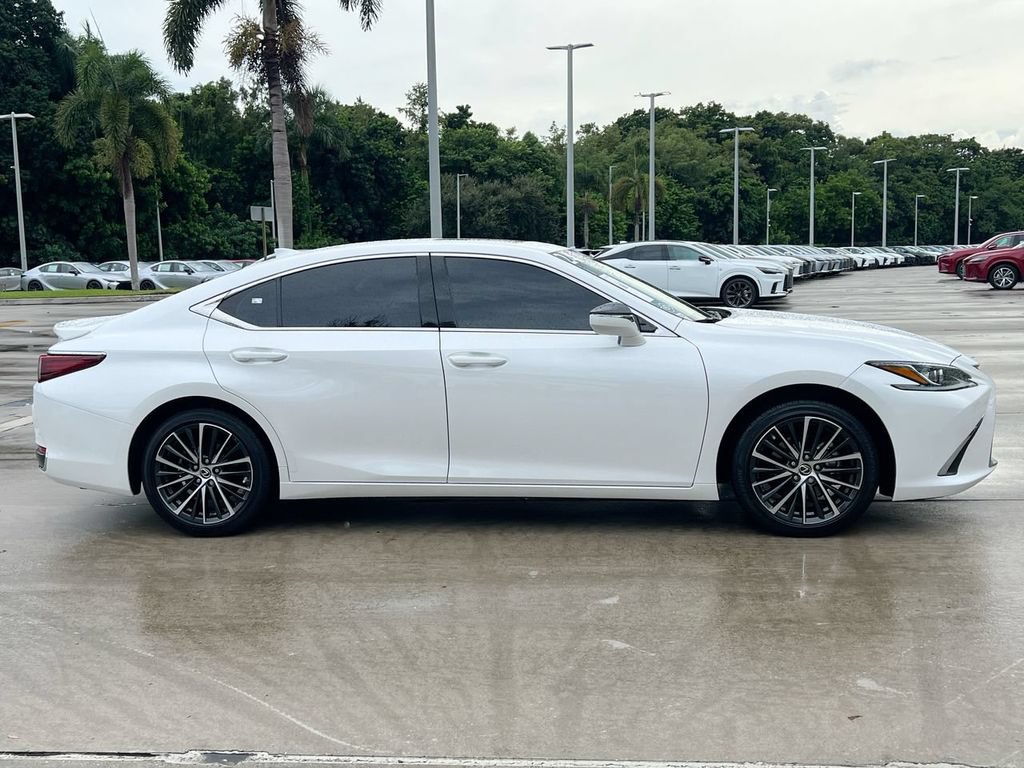 Certified 2024 Lexus ES 300h w/ Premium Package FWD image 8