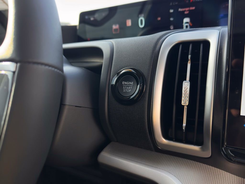 New 2025 Ford Expedition Active image 65