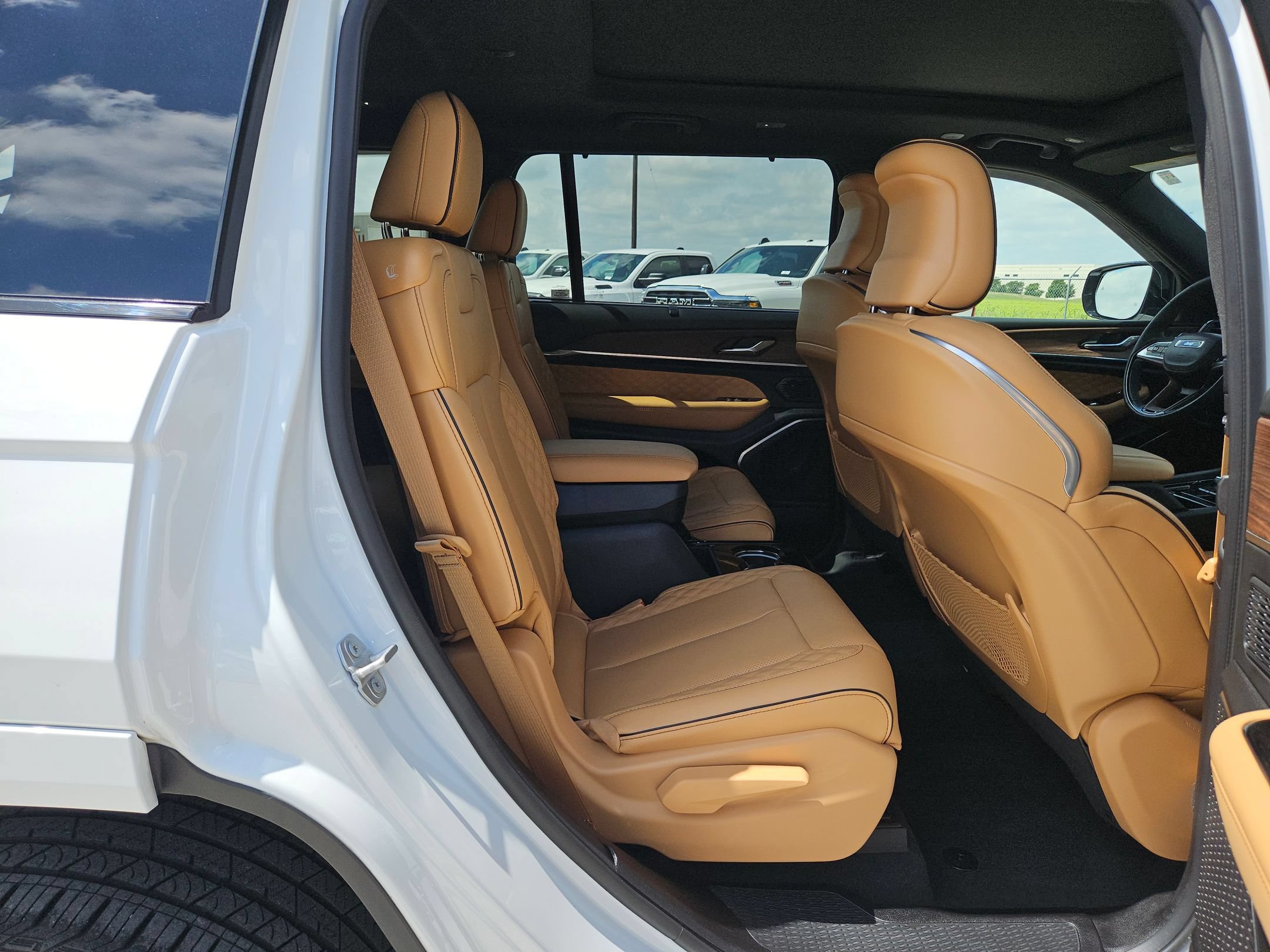 Used 2025 Jeep Grand Cherokee L Summit w/ Obsidian Package AWD/4WD image 25