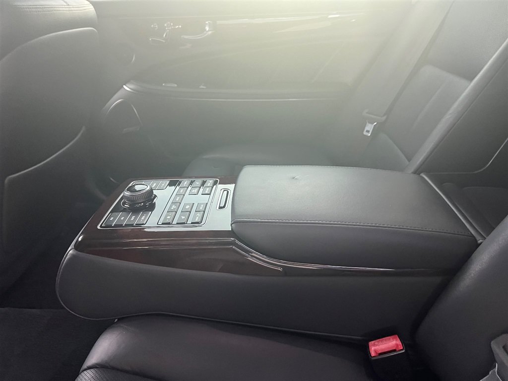 Used 2015 Hyundai Equus Signature RWD image 23