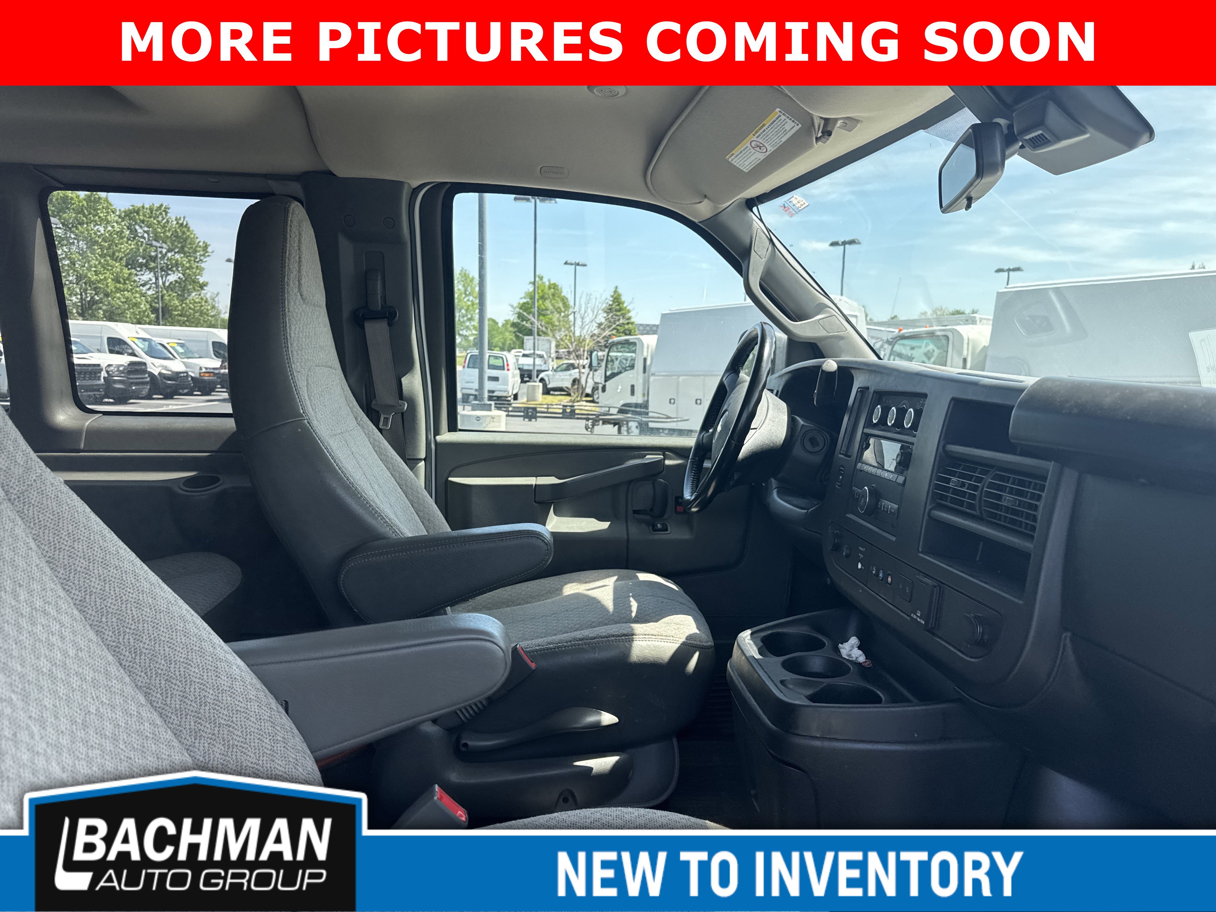 Used 2022 Chevrolet Express 2500 LT RWD image 7
