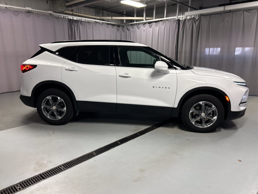 Used 2025 Chevrolet Blazer LT w/ Convenience Package FWD image 8