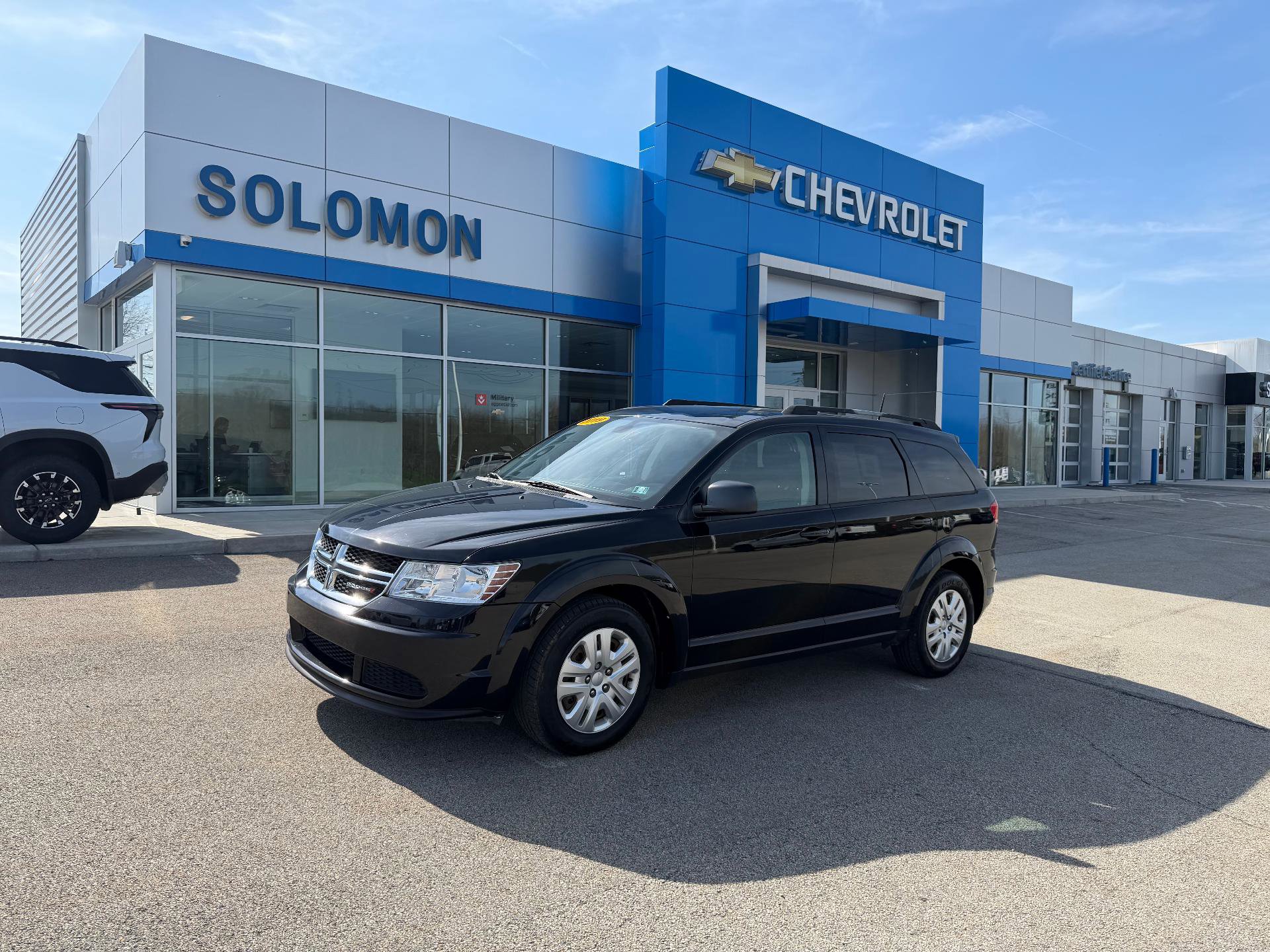 Used 2019 Dodge Journey SE FWD image 1