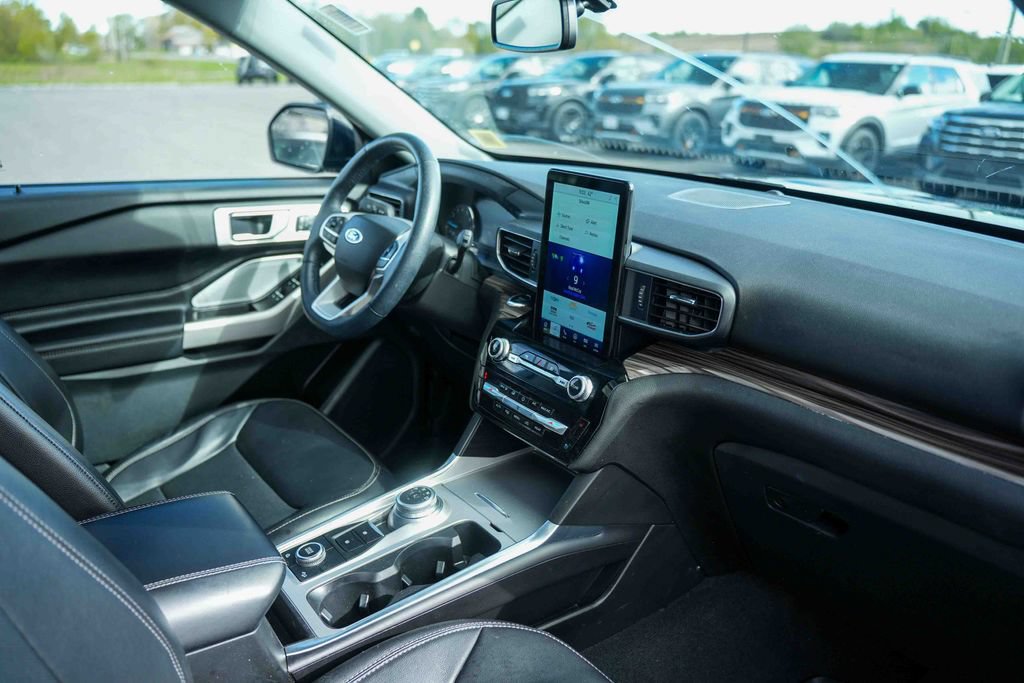 Used 2023 Ford Explorer Limited w/ Limited Technology Package AWD/4WD image 17