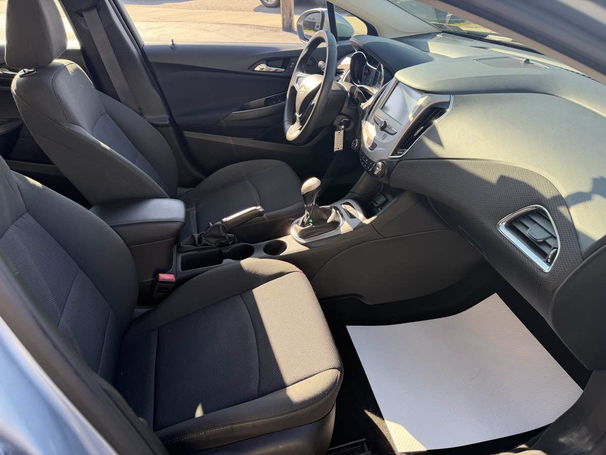 Used 2017 Chevrolet Cruze LS FWD image 18