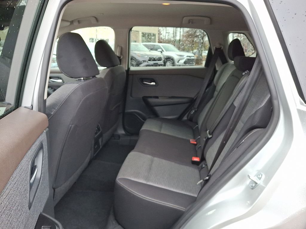 Used 2023 Nissan Rogue SV image 11