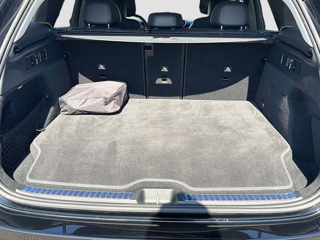 Used 2025 Mercedes-Benz GLC 350e 4MATIC image 12