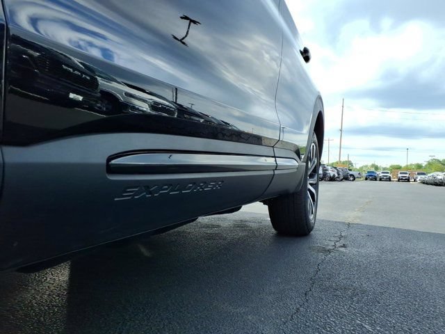 Used 2025 Ford Explorer ST-Line AWD/4WD image 34