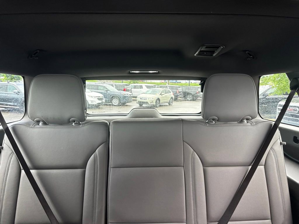 Used 2025 Chevrolet Suburban LT RWD image 24