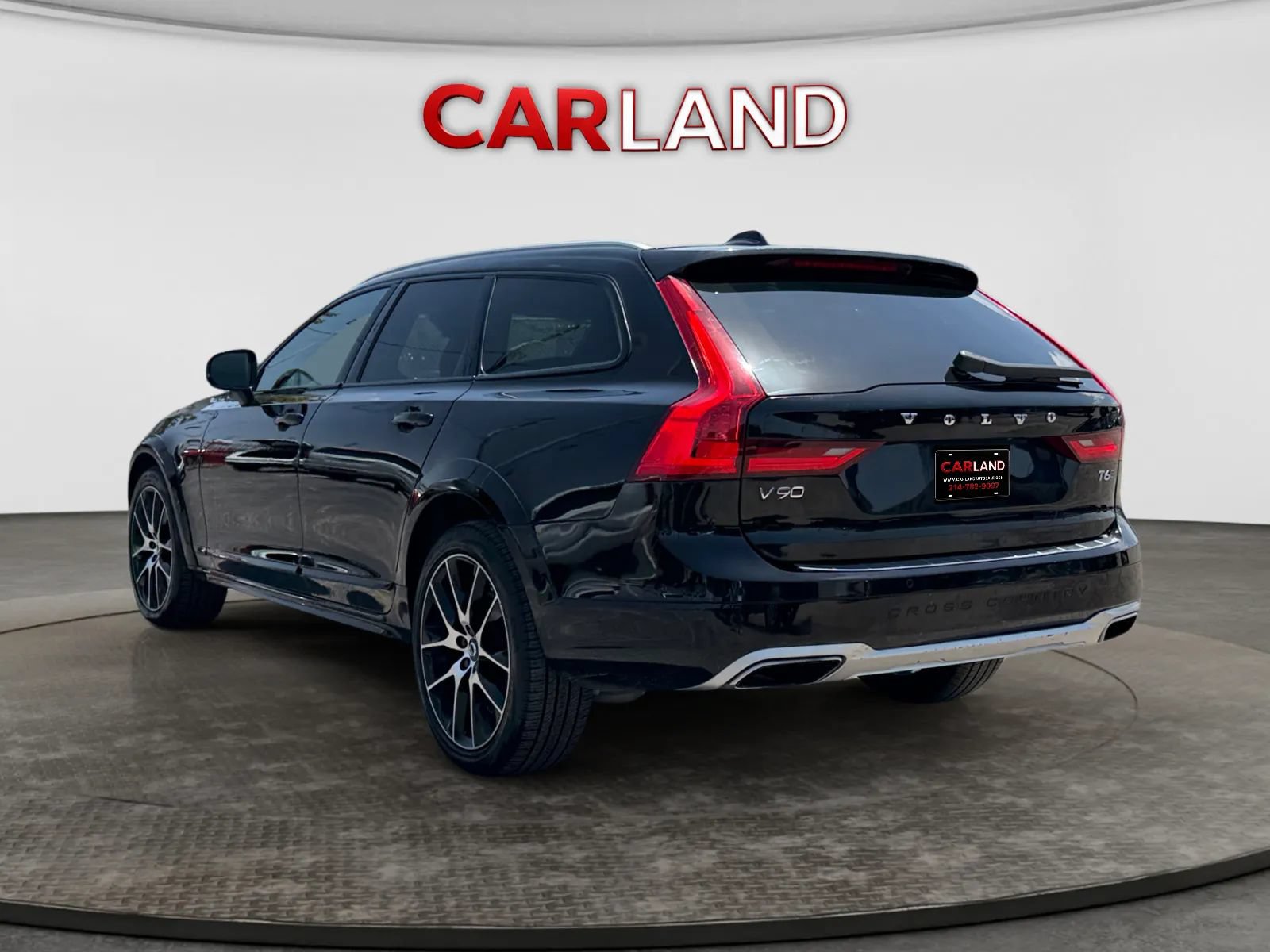 Used 2018 Volvo V90 T6 Cross Country w/ Convenience Package AWD/4WD image 4