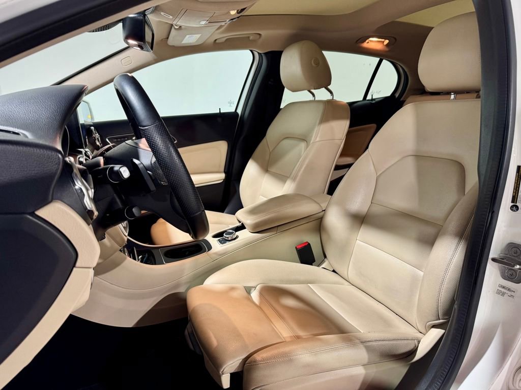 Used 2020 Mercedes-Benz GLA 250 4MATIC w/ Premium Package image 3