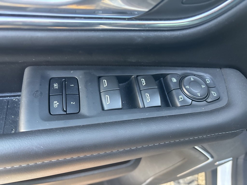 Used 2023 Chevrolet Suburban Z71 w/ Luxury Package image 9