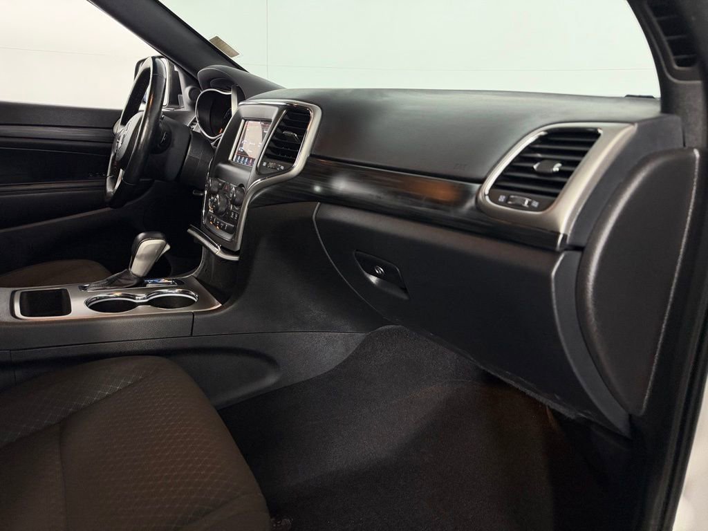 Used 2021 Jeep Grand Cherokee Laredo w/ Security & Convenience Group image 32