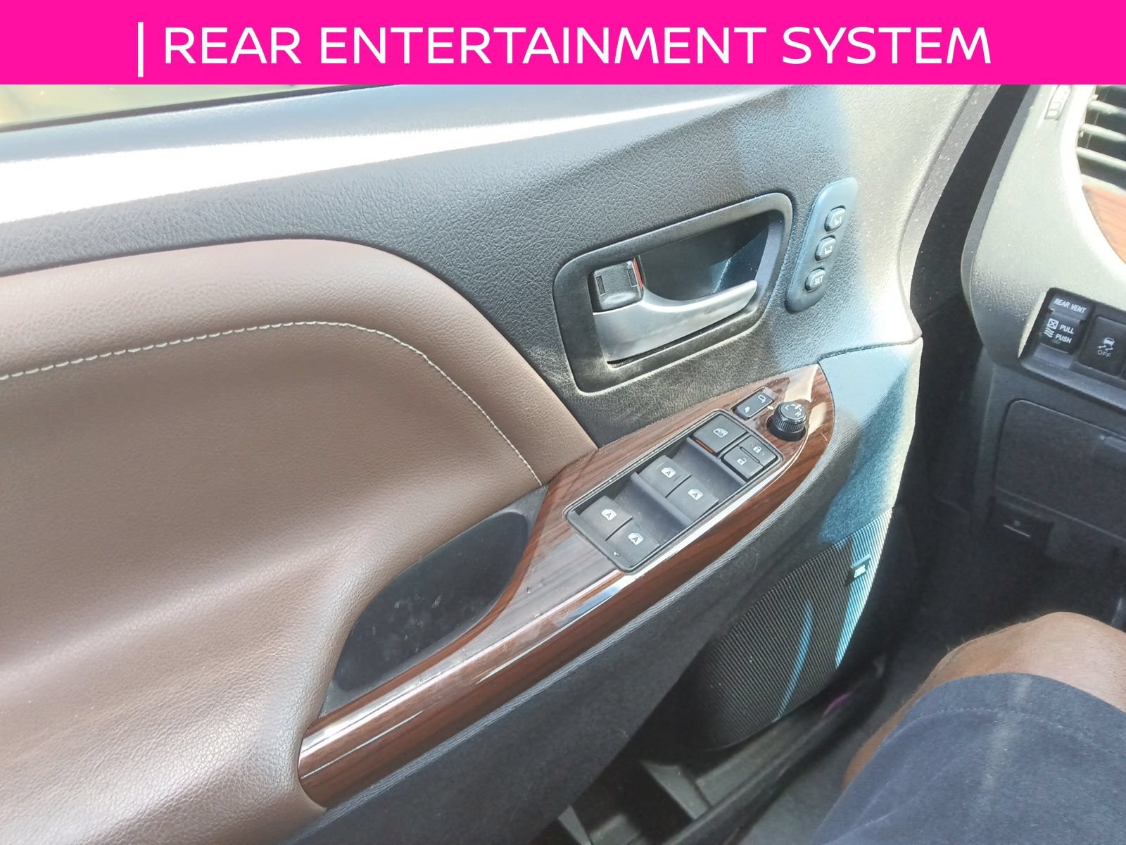 Used 2015 Toyota Sienna Limited Premium FWD image 11