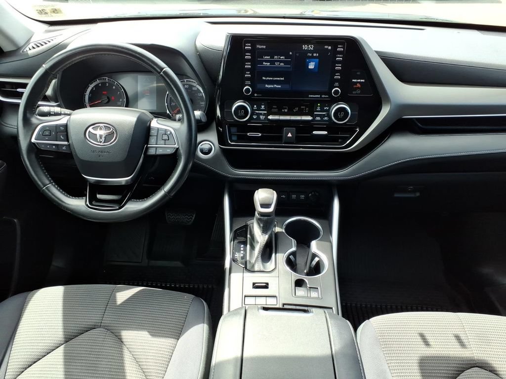 Used 2021 Toyota Highlander LE AWD/4WD image 14