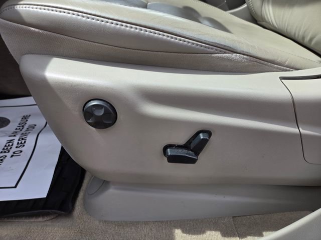 Used 2011 Jeep Grand Cherokee Laredo AWD/4WD image 16