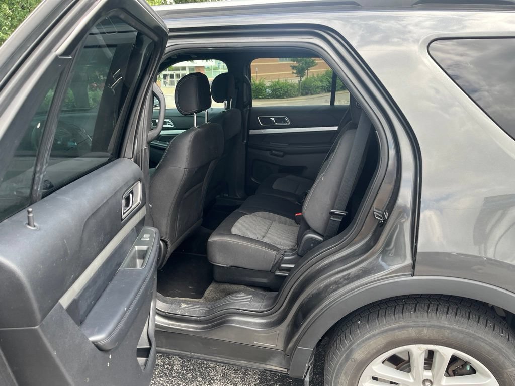 Used 2017 Ford Explorer XLT FWD image 7