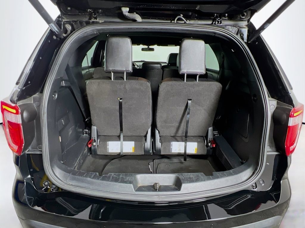 Used 2017 Ford Explorer XLT w/ Equipment Group 202A image 25