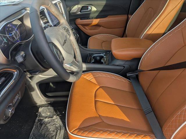 New 2026 Chrysler Pacifica Pinnacle image 4