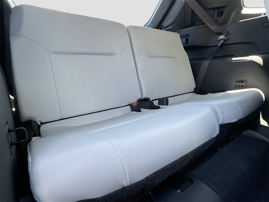 New 2025 Mitsubishi Outlander SE image 29