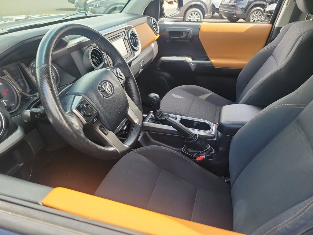 Used 2017 Toyota Tacoma SR5 w/ Tow Package AWD/4WD video 3