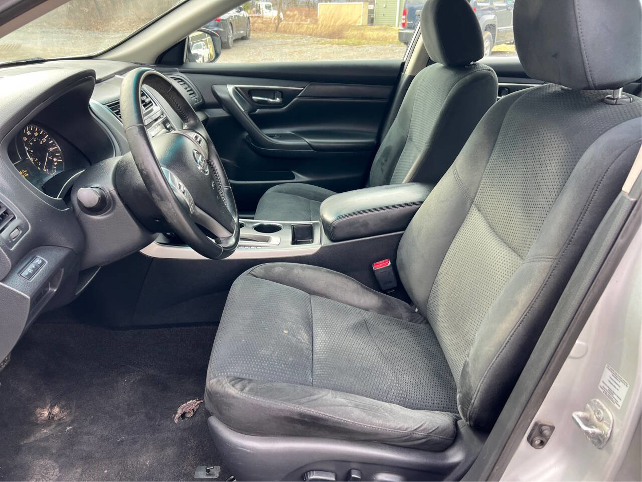 Used 2015 Nissan Altima 2.5 SV w/ Convenience Package image 9