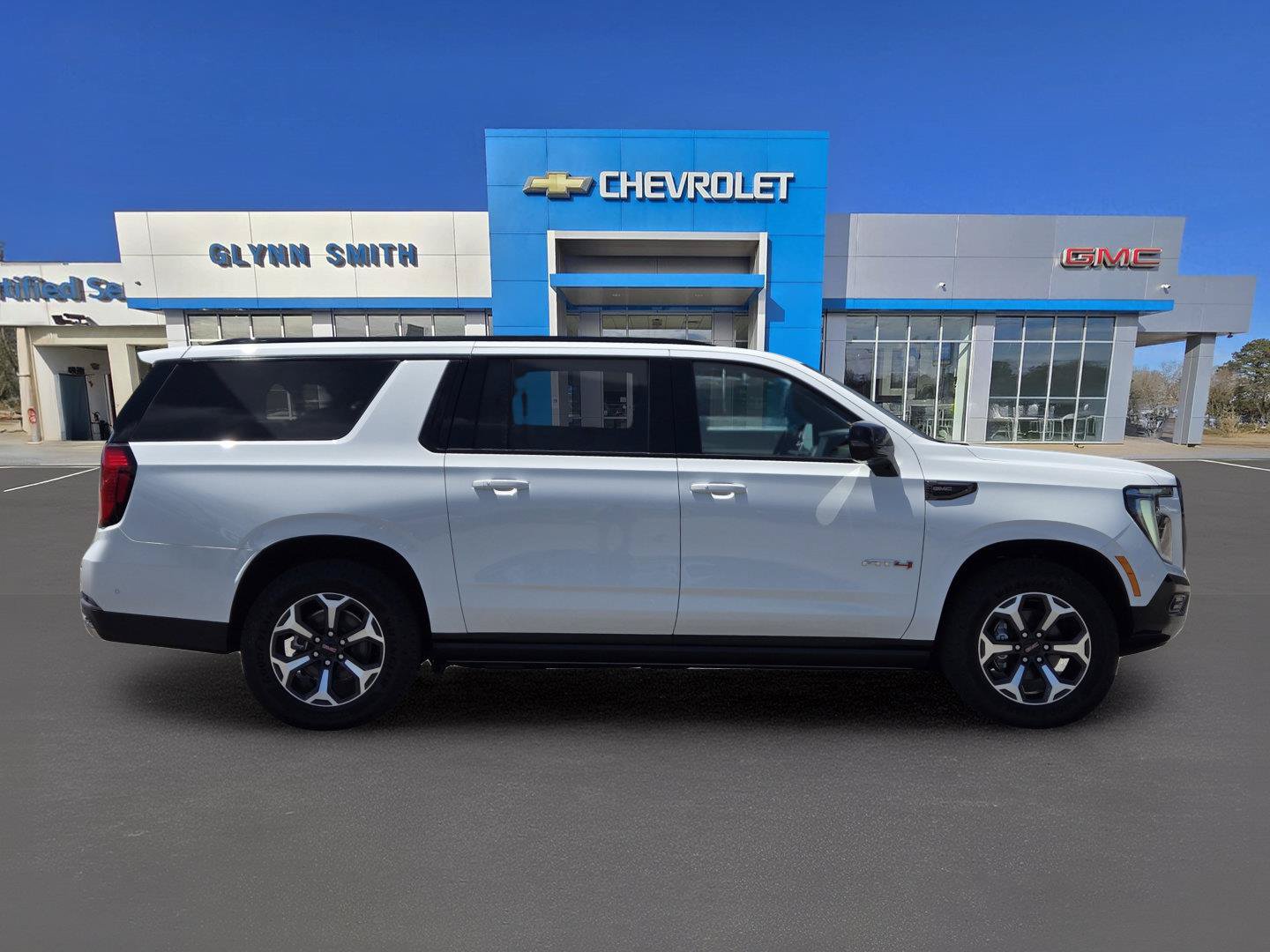 New 2026 GMC Yukon AT4 Ultimate w/ LPO, Floor Liner Package AWD/4WD image 6