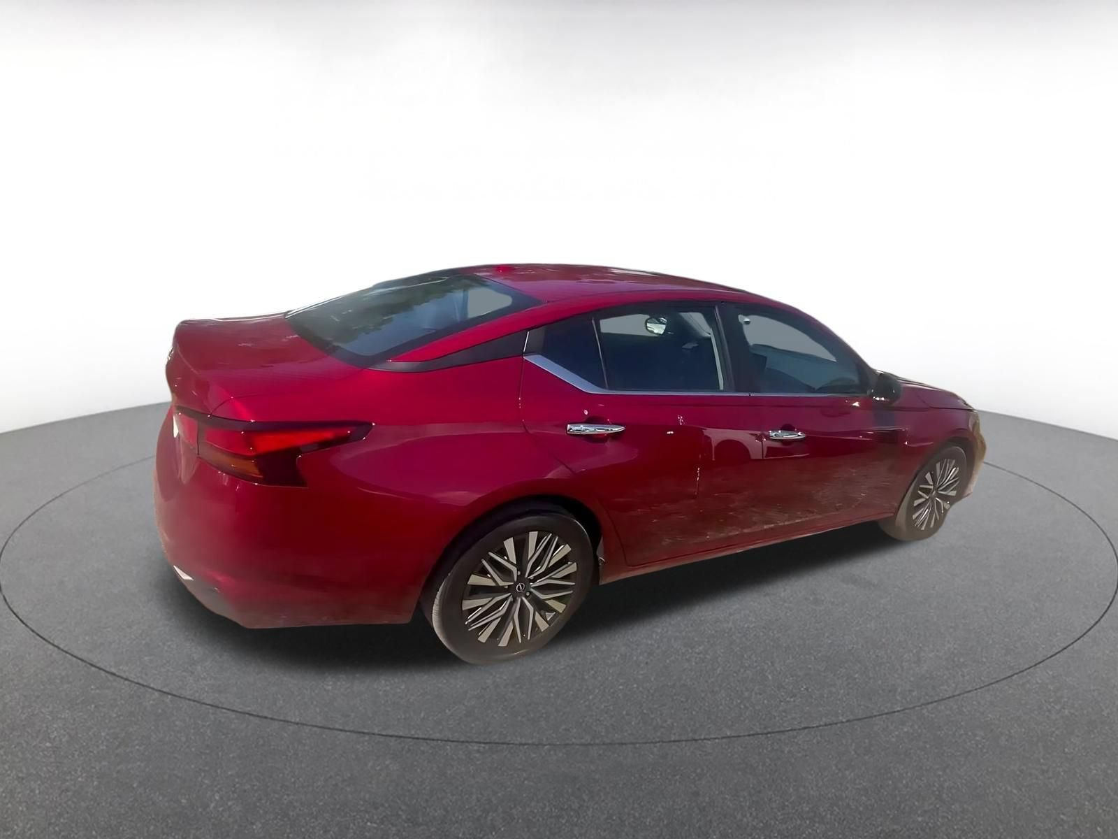 Used 2025 Nissan Altima 2.5 SV FWD image 14