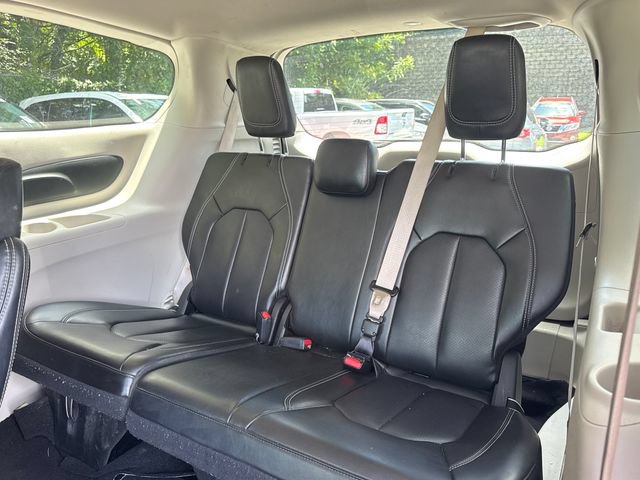 Used 2024 Chrysler Pacifica Touring-L FWD image 12