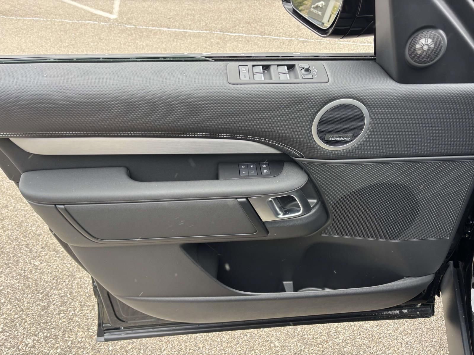 New 2026 Land Rover Discovery Limited Edition image 11