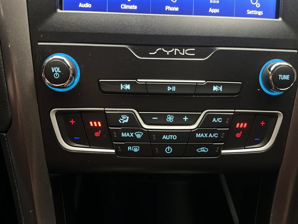 Used 2020 Ford Fusion SE AWD/4WD image 28