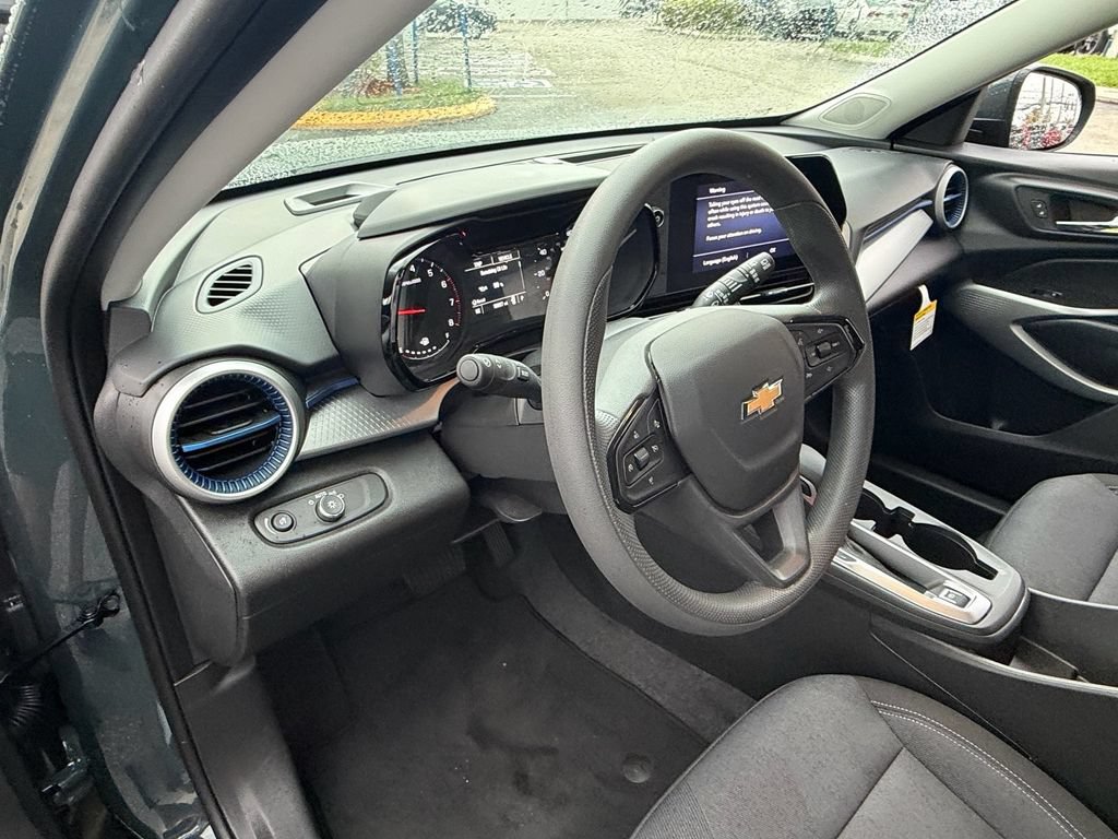 Used 2025 Chevrolet Trax LS w/ LS Convenience Package FWD image 10