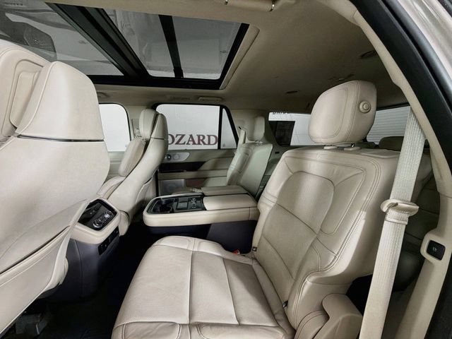 Certified 2020 Lincoln Navigator Reserve w/ Luxury Package AWD/4WD image 28