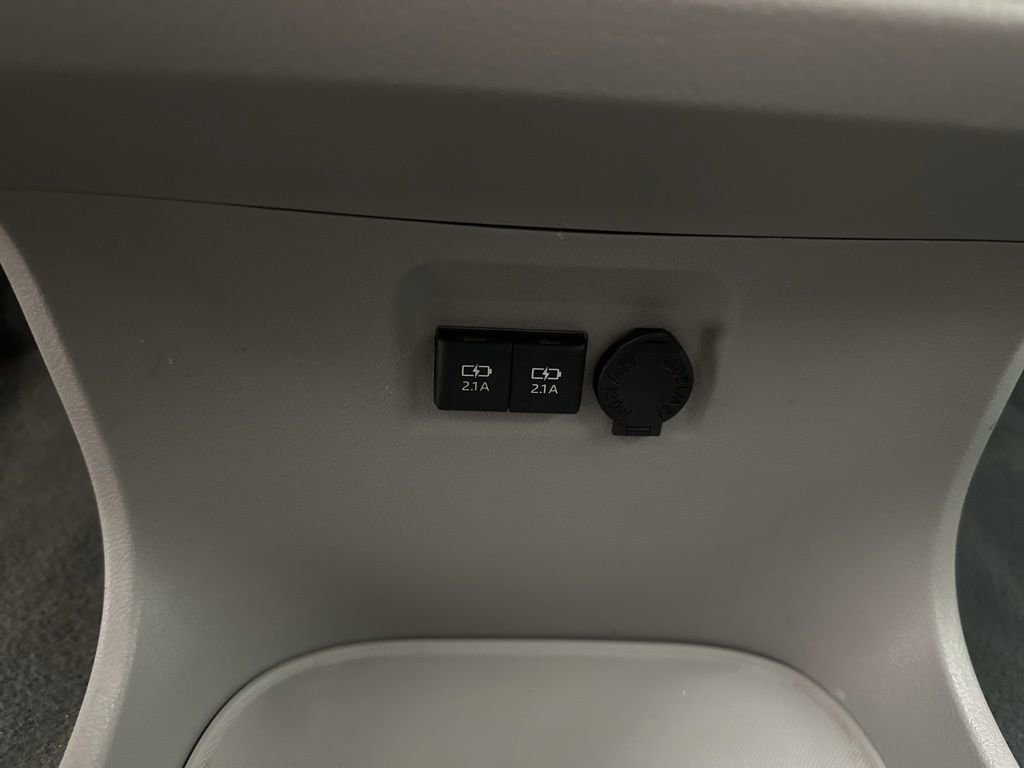 Used 2019 Toyota Sienna L image 23