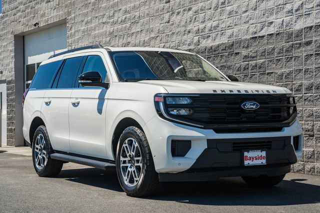 Used 2025 Ford Expedition Active AWD/4WD image 2