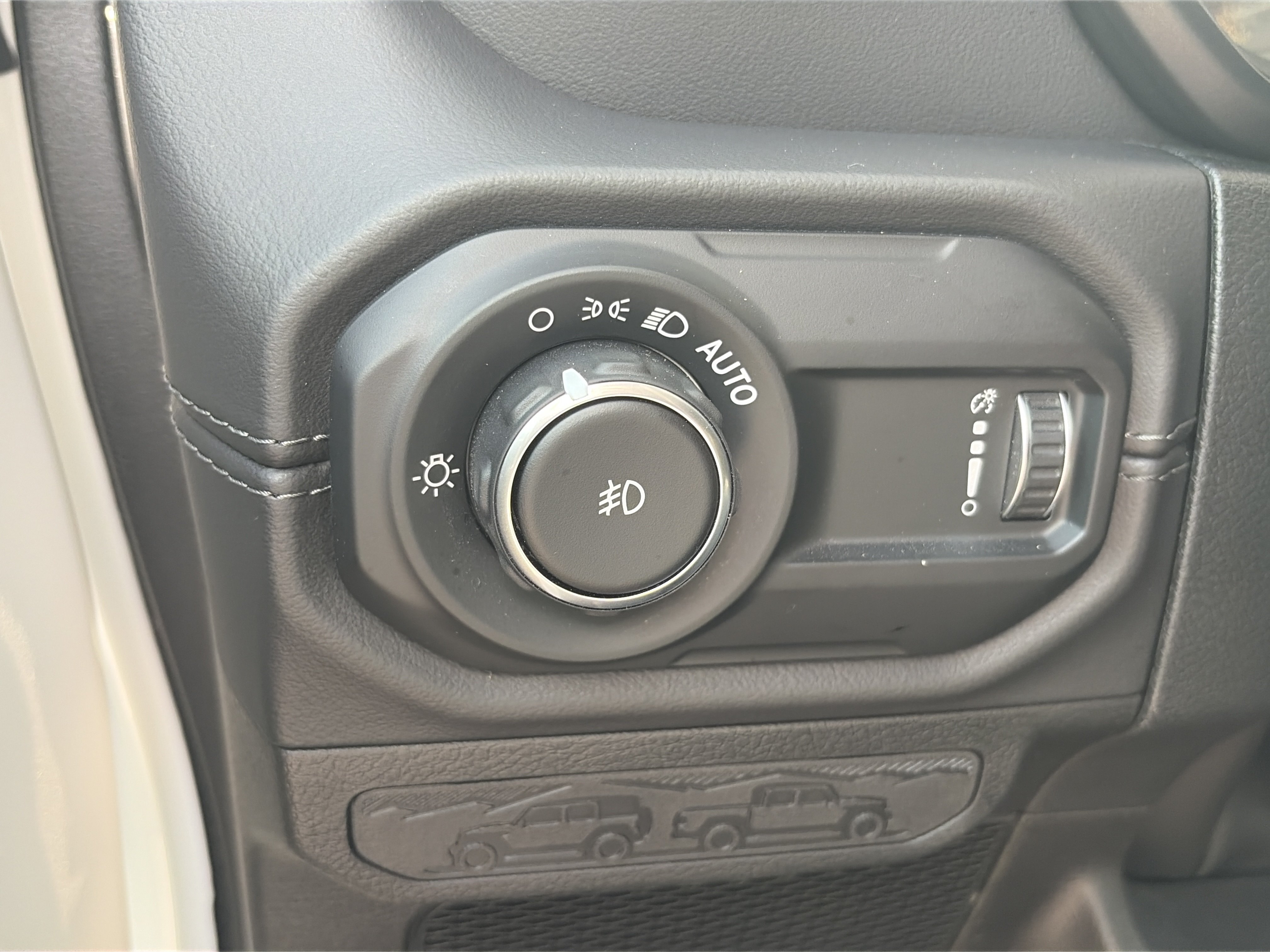 Used 2024 Jeep Wrangler Unlimited Sahara w/ Technology Group AWD/4WD image 26