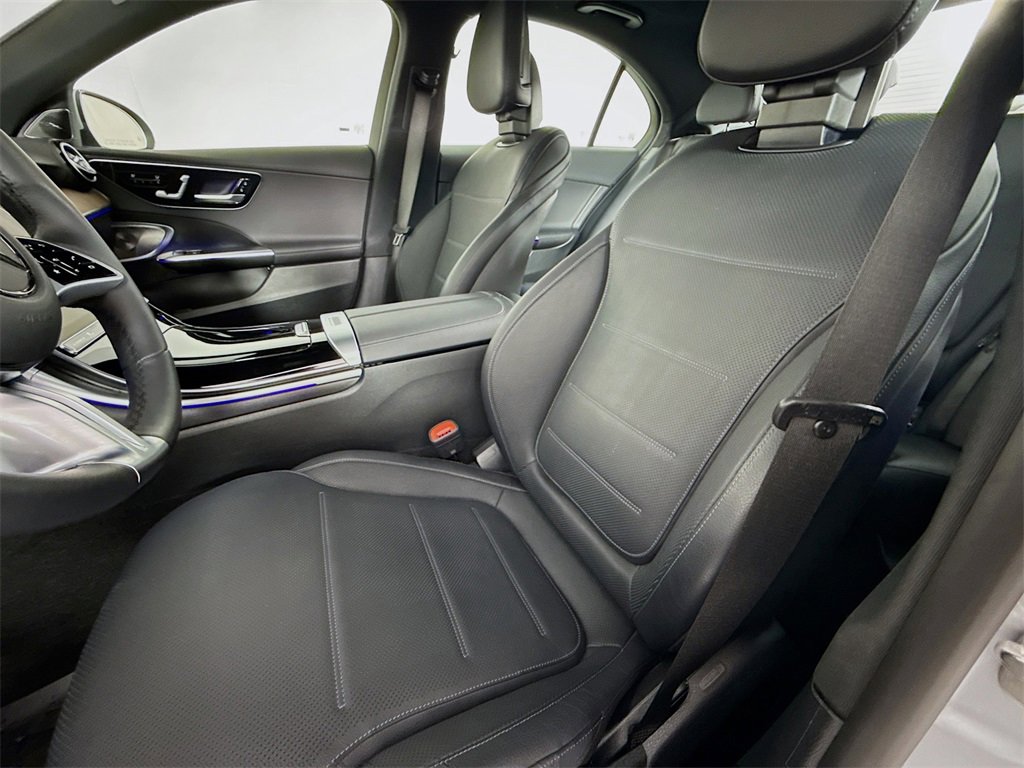 Used 2025 Mercedes-Benz C 300 4MATIC Sedan image 5