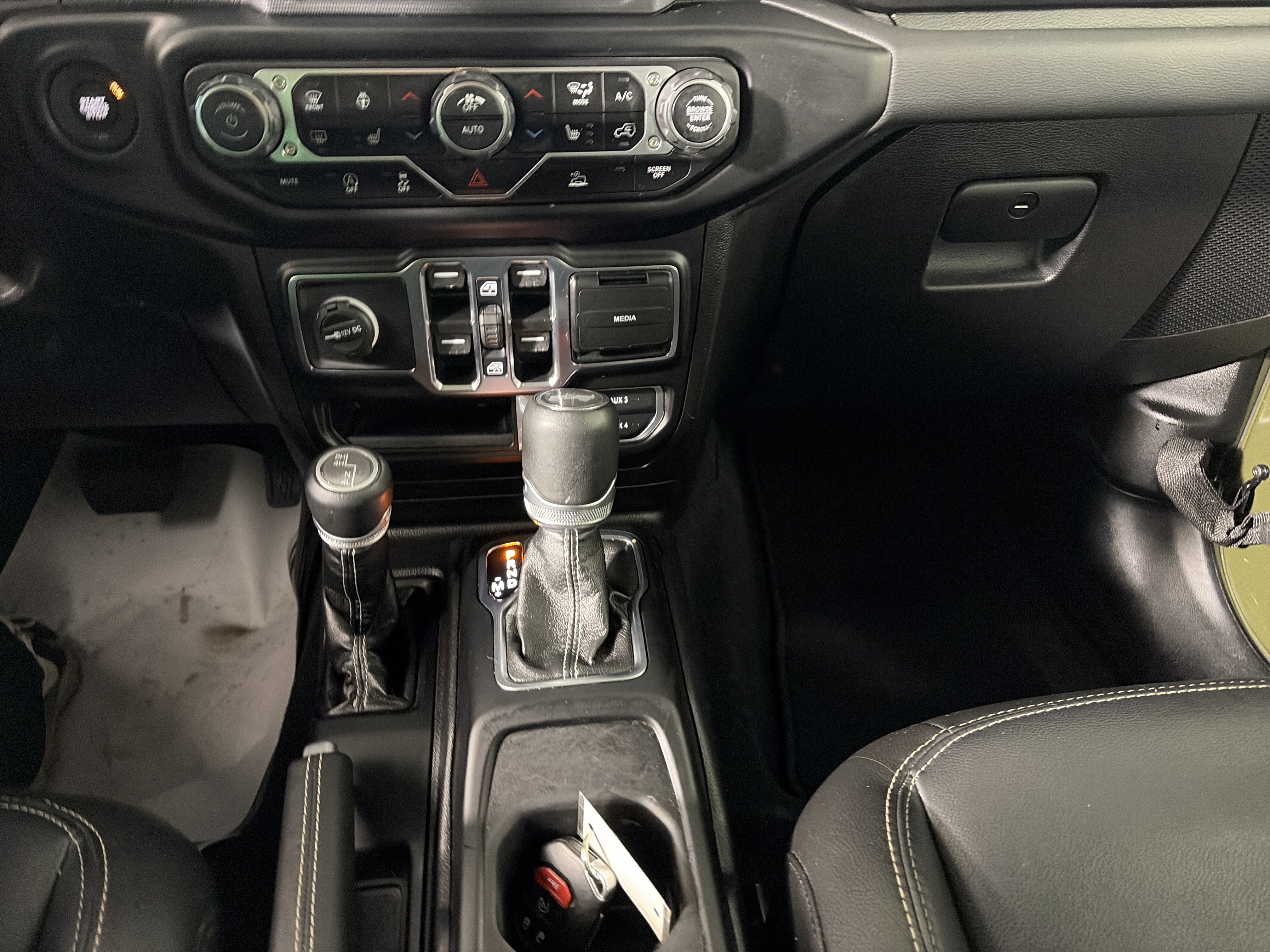 Used 2022 Jeep Wrangler Unlimited Sahara w/ Cold Weather Group image 29