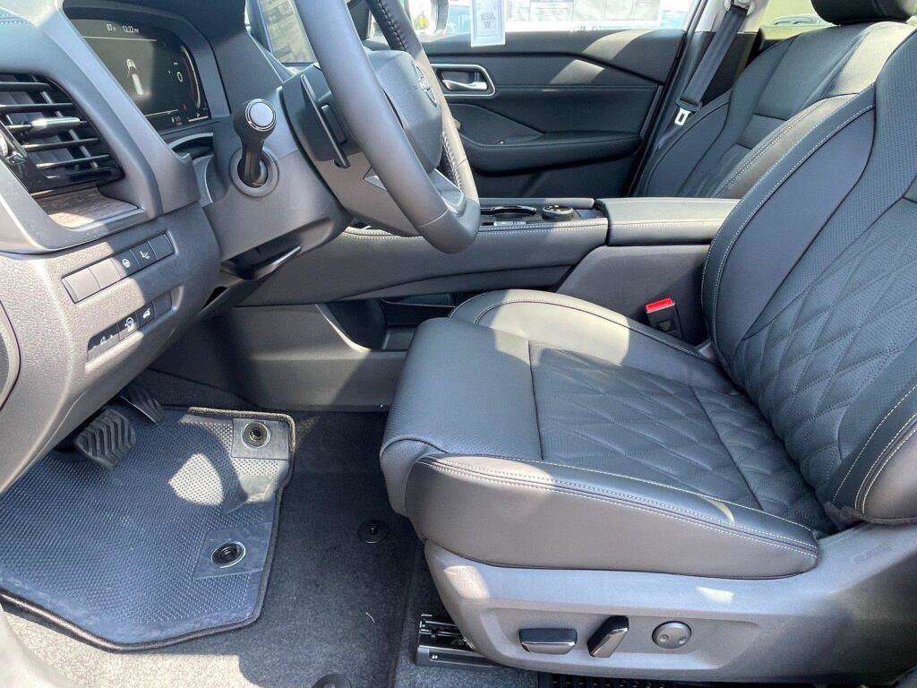 New 2026 Nissan Rogue Platinum AWD/4WD image 11