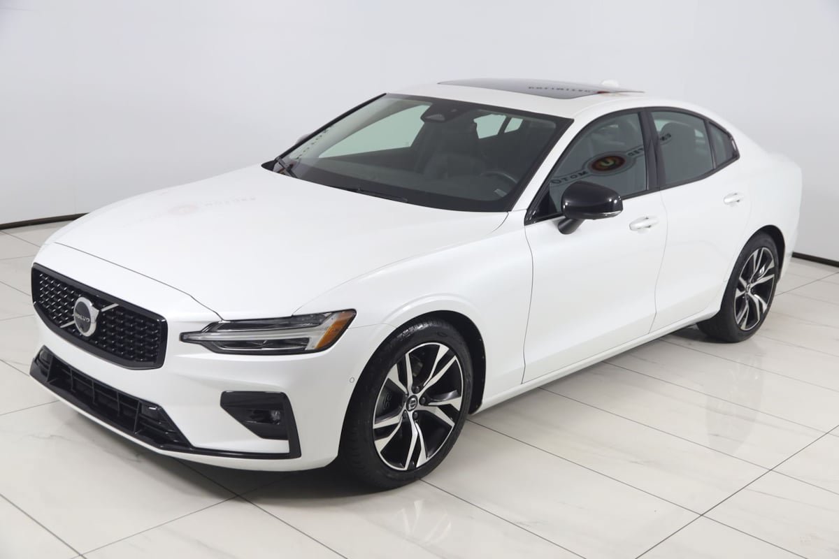 Used 2024 Volvo S60 B5 Plus AWD/4WD image 22