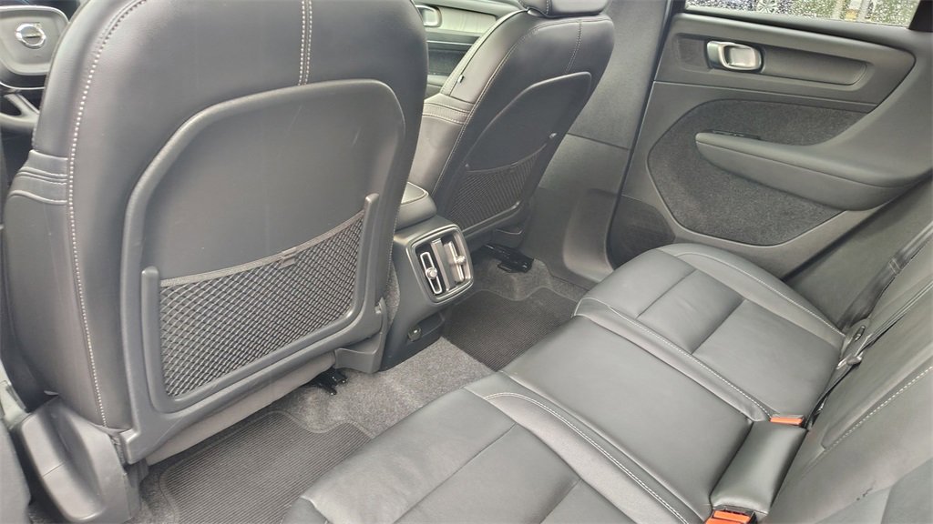 Certified 2025 Volvo XC40 B5 Plus image 26