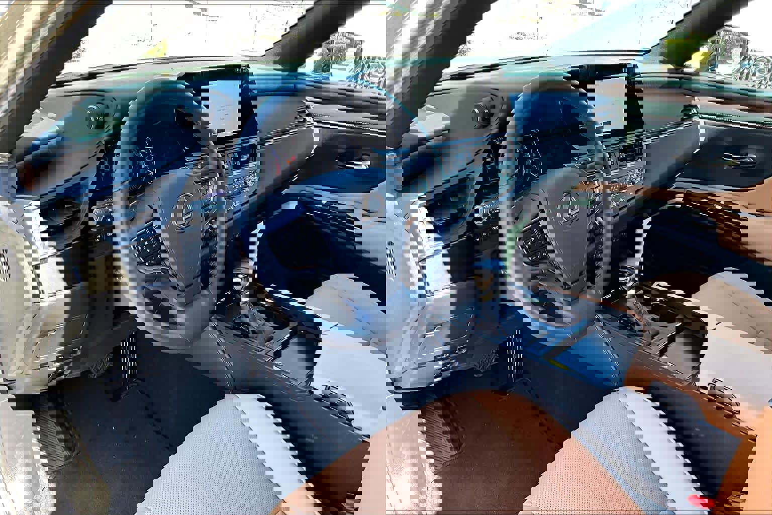 Used 2025 Lexus ES 350 w/ Premium Package image 18